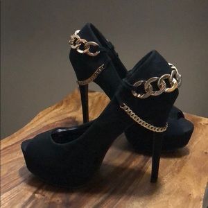 4” Suede Black Heels w/ gold chains